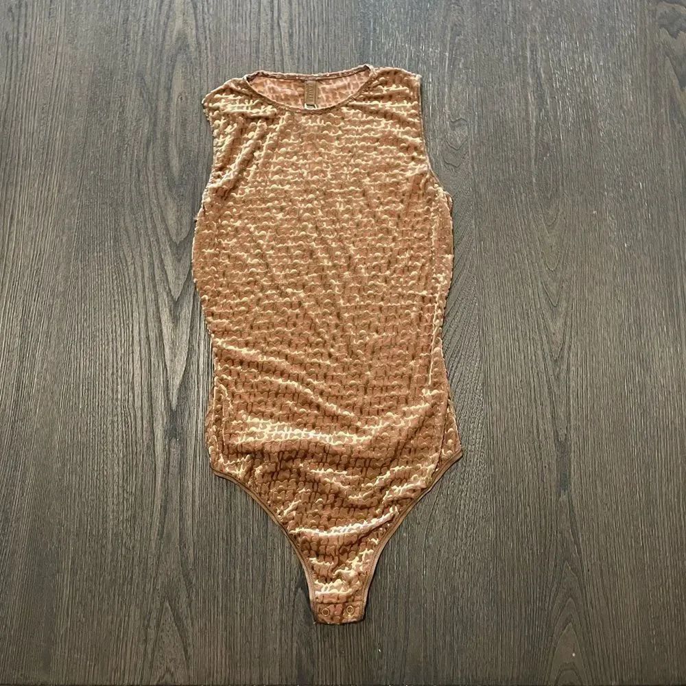 NWT Skims Velvet Sleeveless Bodysuit Chai - Size XS